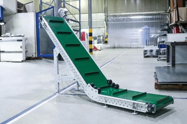 Конвейер ленточный L-образный с лентой ПВХ крутонаклонный