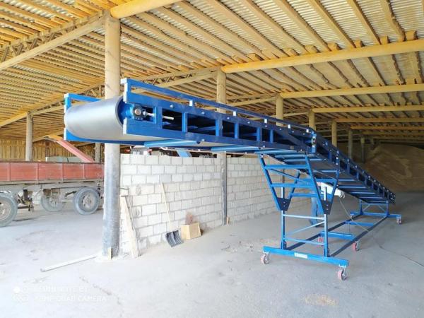 Наклонный конвейер для зерна