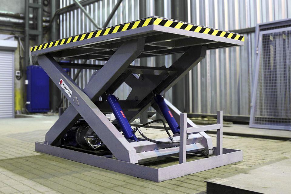 Гидравлический грузовой подъемник